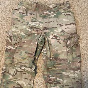 Authentic cammo cargo BDU’s